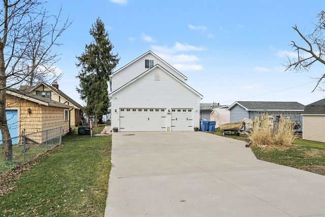 780 Beach Drive, Brooklyn, MI 49230