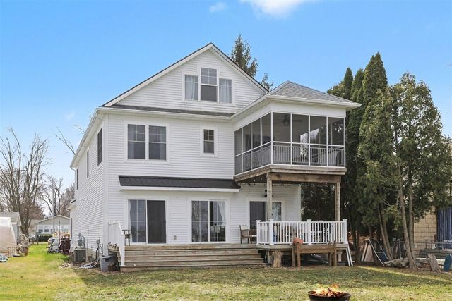 780 Beach Drive, Brooklyn, MI 49230