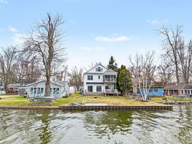 780 Beach Drive, Brooklyn, MI 49230