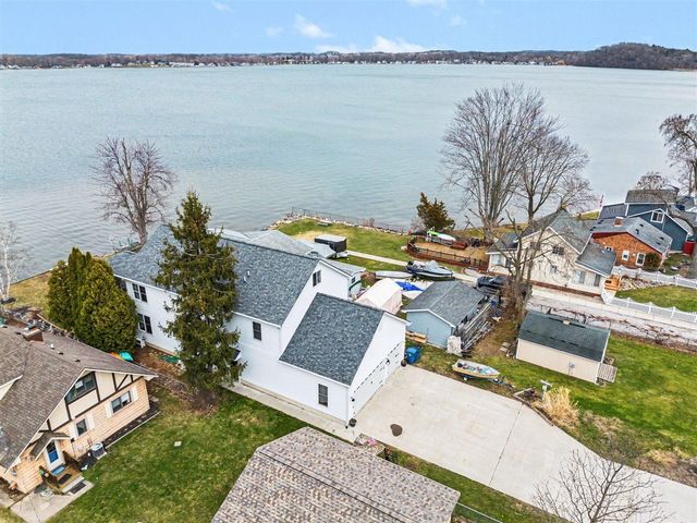 780 Beach Drive, Brooklyn, MI 49230