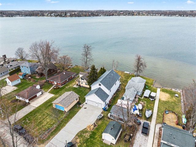 780 Beach Drive, Brooklyn, MI 49230