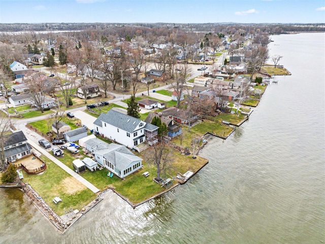 780 Beach Drive, Brooklyn, MI 49230