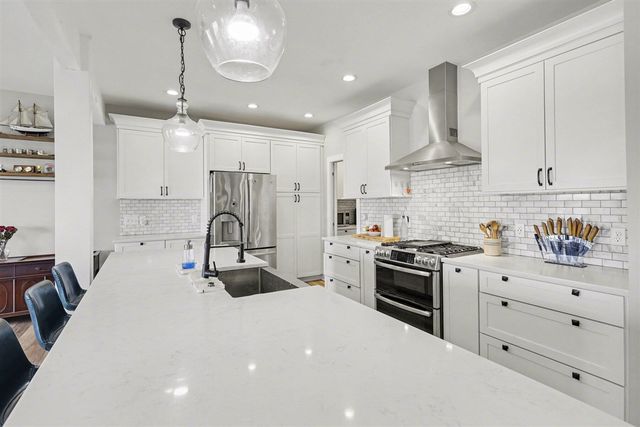 780 Beach Drive, Brooklyn, MI 49230