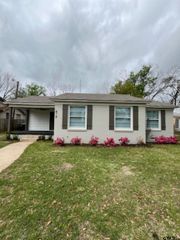 814 N Englewood Ave, Tyler, TX 75702