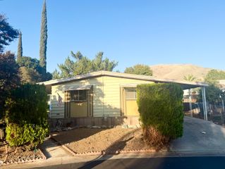 690 N Castle Rock Street 18, Woodlake, CA 93286