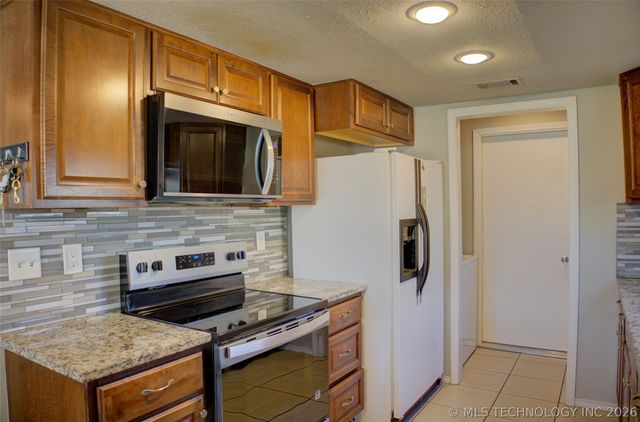 3119 S 211th East Avenue, Broken Arrow, OK 74014