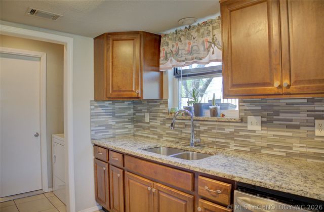 3119 S 211th East Avenue, Broken Arrow, OK 74014