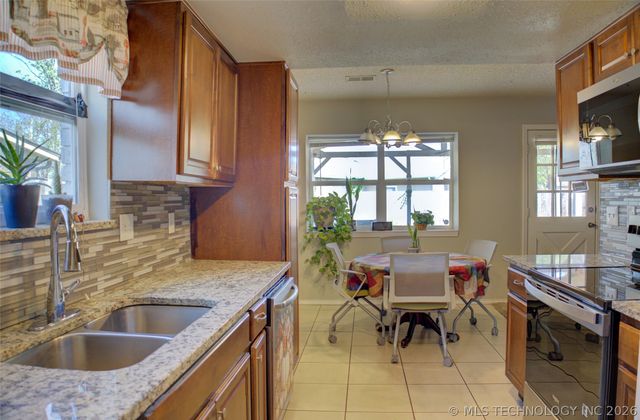 3119 S 211th East Avenue, Broken Arrow, OK 74014