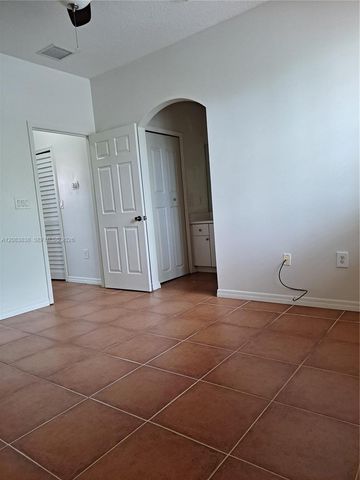 632 SW 107th Avenue 606, Pembroke Pines, FL 33025