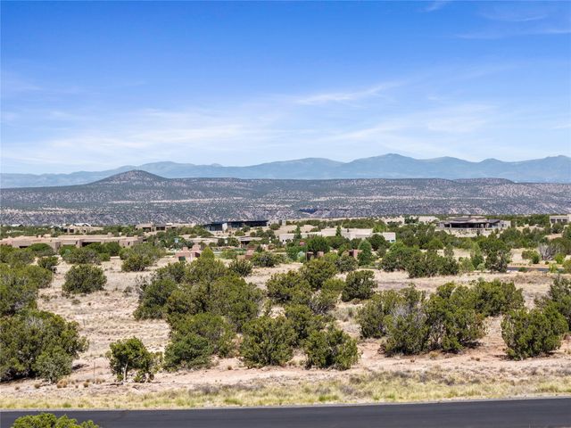19 S Via Aria, Santa Fe, NM 87506