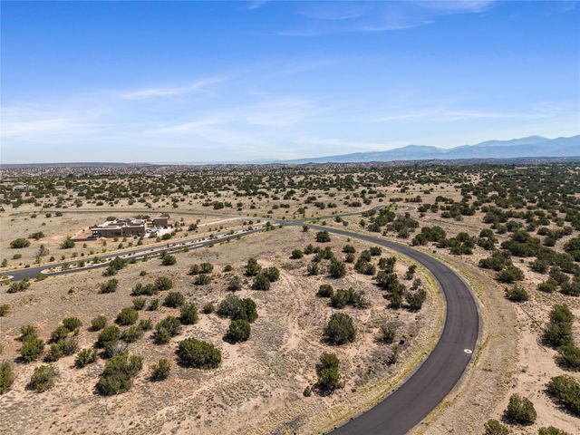 19 S Via Aria, Santa Fe, NM 87506