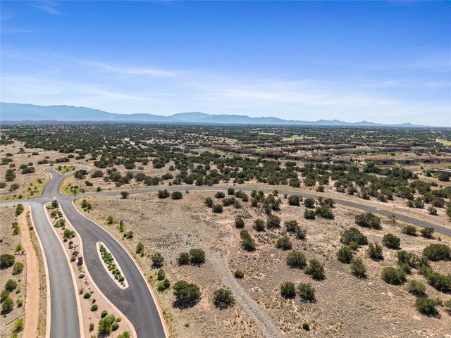 19 S Via Aria, Santa Fe, NM 87506