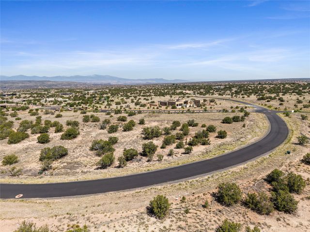 19 S Via Aria, Santa Fe, NM 87506