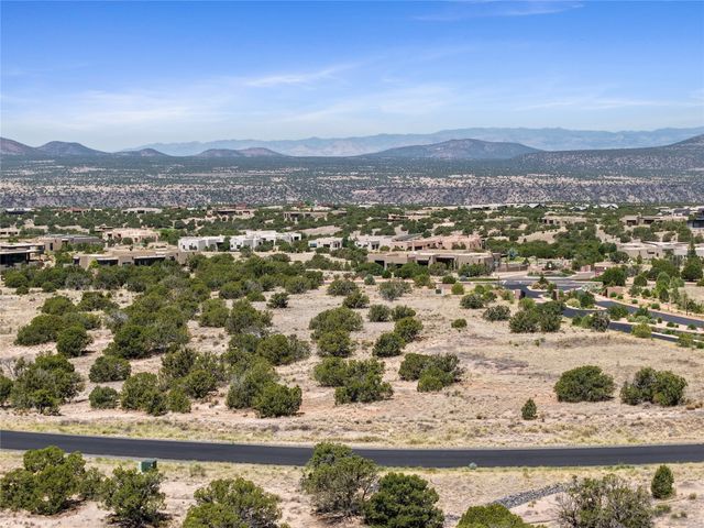 19 S Via Aria, Santa Fe, NM 87506