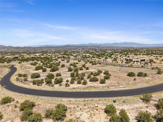 19 S Via Aria, Santa Fe, NM 87506
