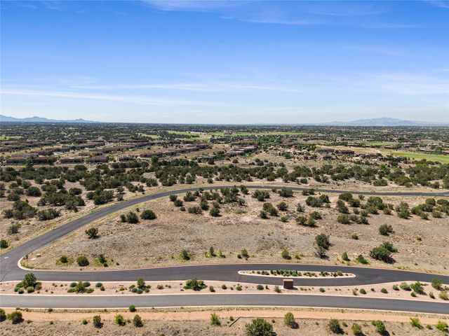 19 S Via Aria, Santa Fe, NM 87506