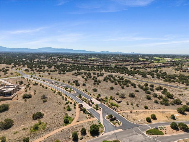 19 S Via Aria, Santa Fe, NM 87506