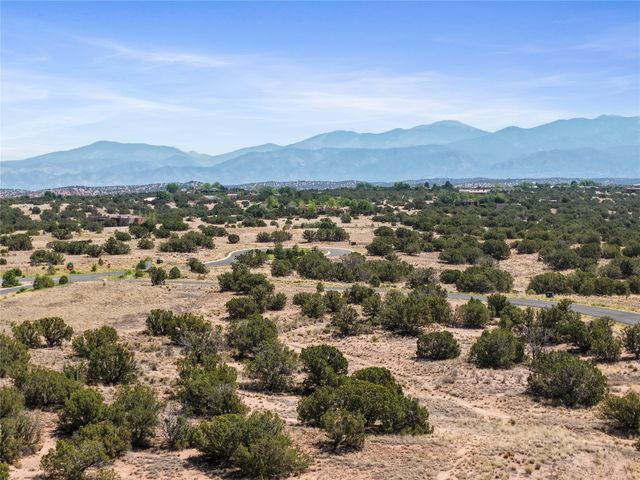 19 S Via Aria, Santa Fe, NM 87506