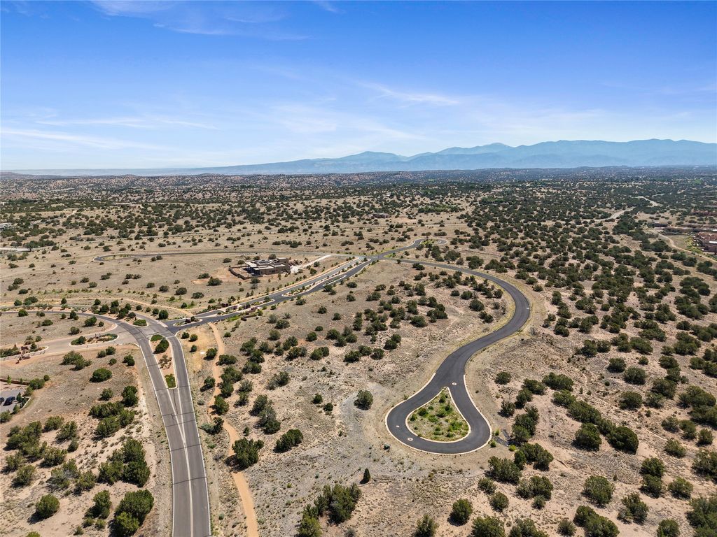 19 S Via Aria, Santa Fe, NM 87506