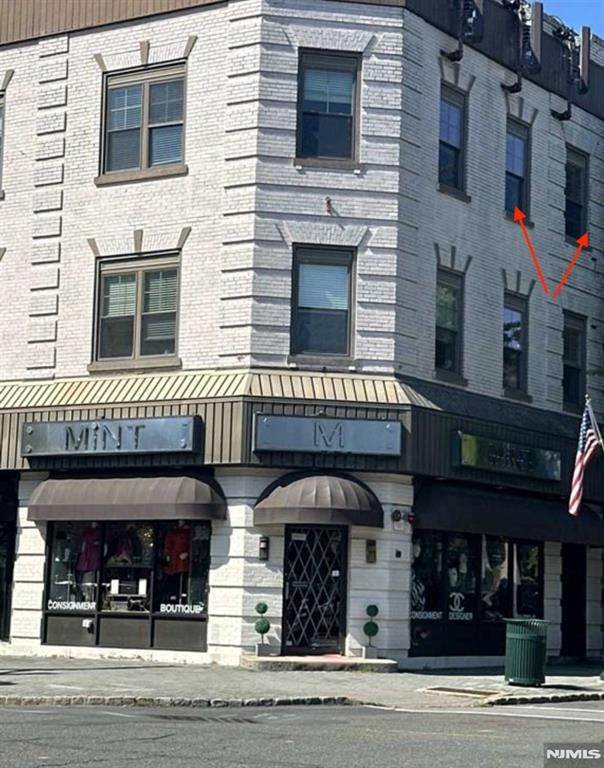 15 Railroad Avenue, Tenafly, NJ 07670