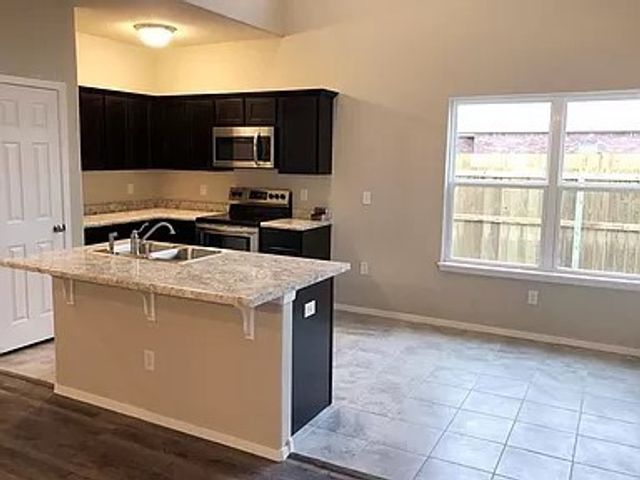 3342 S Bayou Alley, Fayetteville, AR 72701