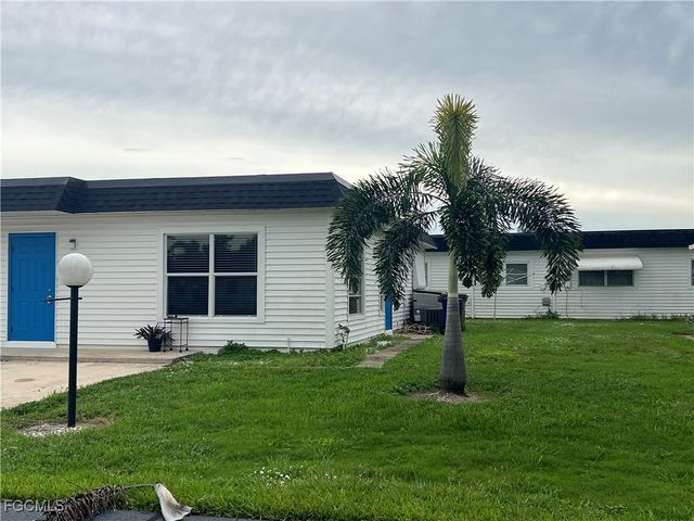 43 Tangelo CT, Lehigh Acres, FL 33936