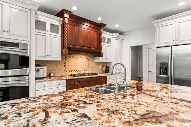 2408 Wimbledon Place, Springfield, IL 62704