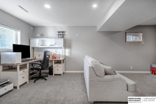 7335 N 80th Street, Omaha, NE 68122