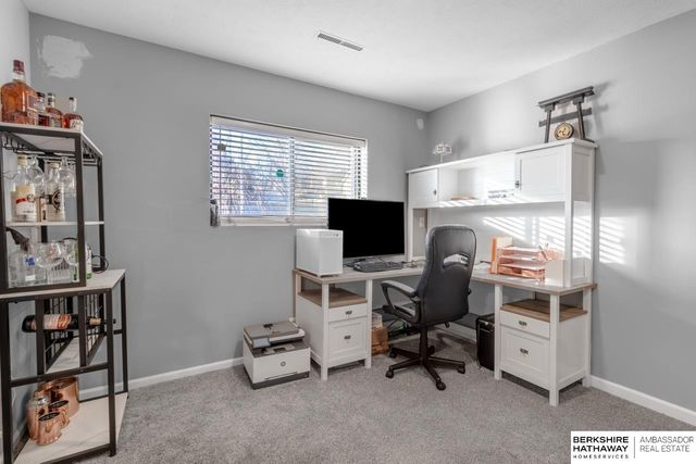 7335 N 80th Street, Omaha, NE 68122