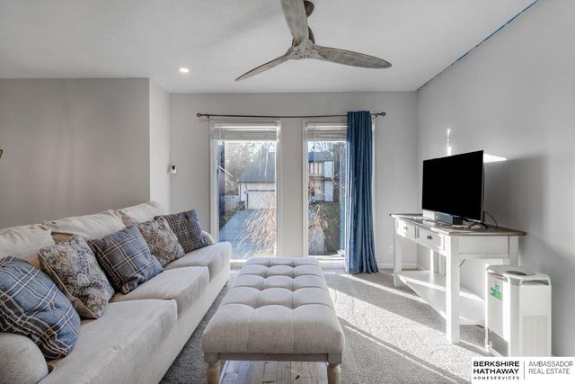 7335 N 80th Street, Omaha, NE 68122