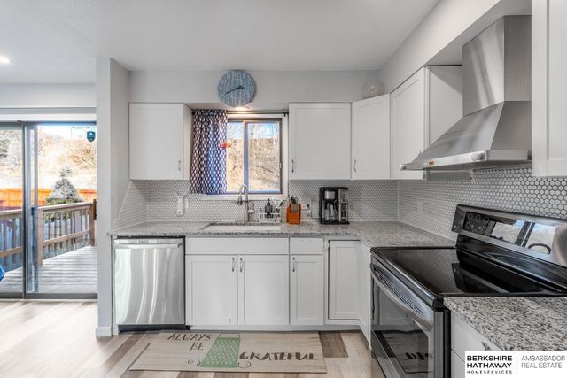 7335 N 80th Street, Omaha, NE 68122