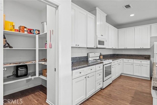 1662 Hayloft Place, San Jacinto, CA 92582