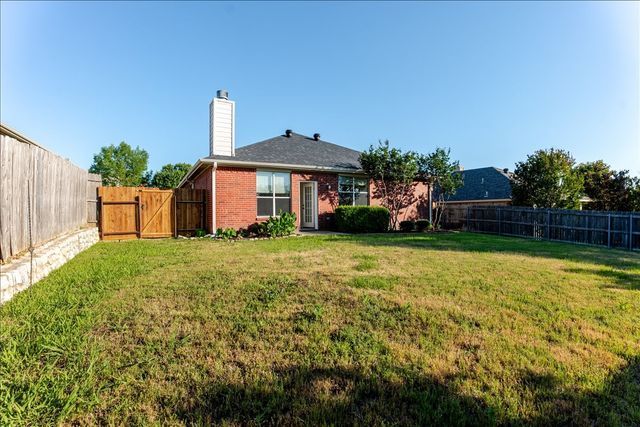 10332 Trevino Lane, Benbrook, TX 76126