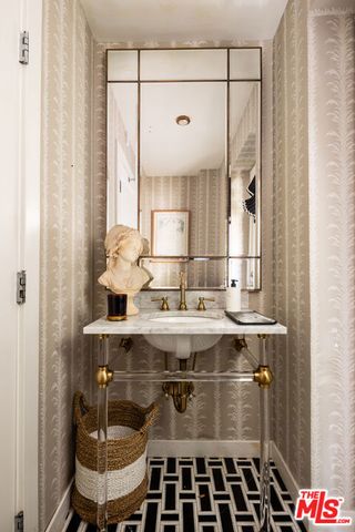 636 Huntley Drive, West Hollywood, CA 90069