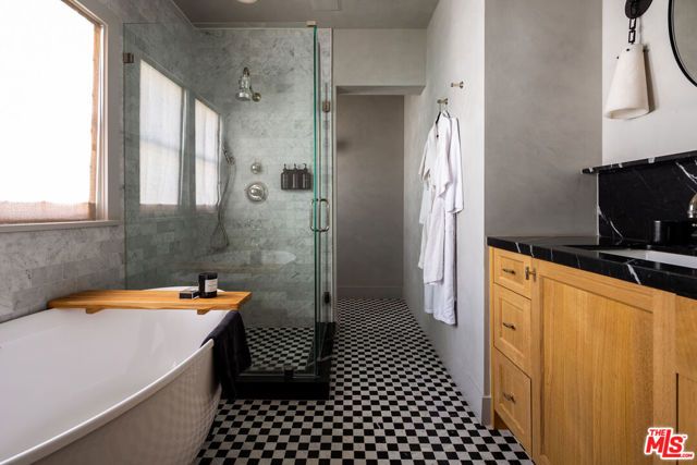 636 Huntley Drive, West Hollywood, CA 90069