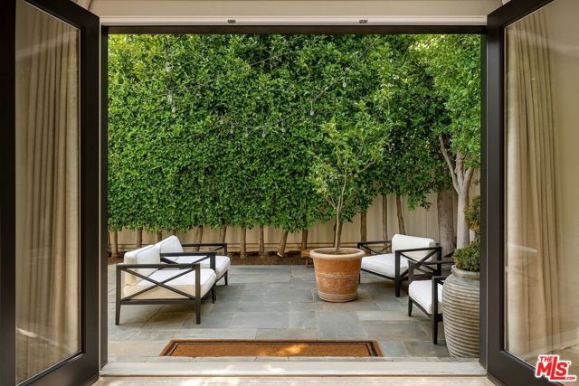 636 Huntley Drive, West Hollywood, CA 90069