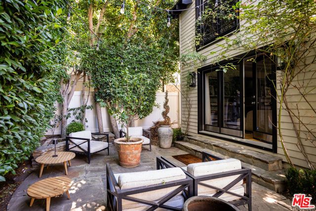 636 Huntley Drive, West Hollywood, CA 90069