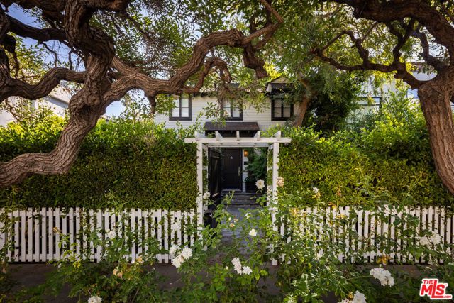 636 Huntley Drive, West Hollywood, CA 90069