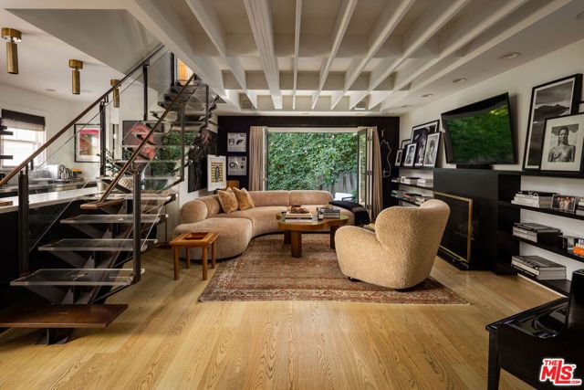 636 Huntley Drive, West Hollywood, CA 90069