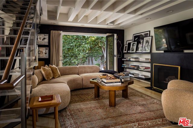 636 Huntley Drive, West Hollywood, CA 90069