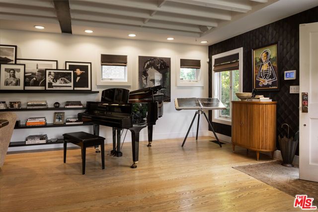 636 Huntley Drive, West Hollywood, CA 90069