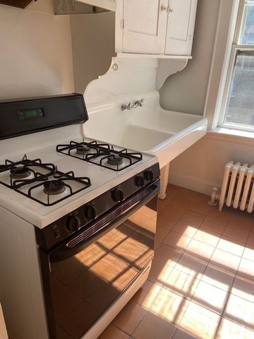 22 Concord Avenue 11, Cambridge, MA 02138