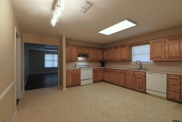 2529 Westminster Dr, Tyler, TX 75701