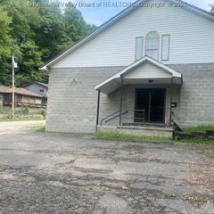 150 East Point Drive, Charleston, WV 25311
