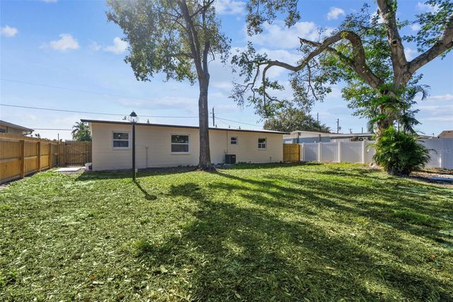 2133 W RAMBLA STREET, Tampa, FL 33612