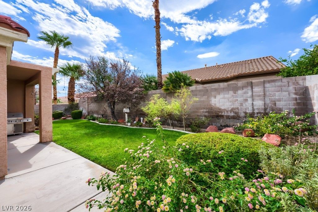 8641 Crest Hill Avenue, Las Vegas, NV 89145 — photo 3