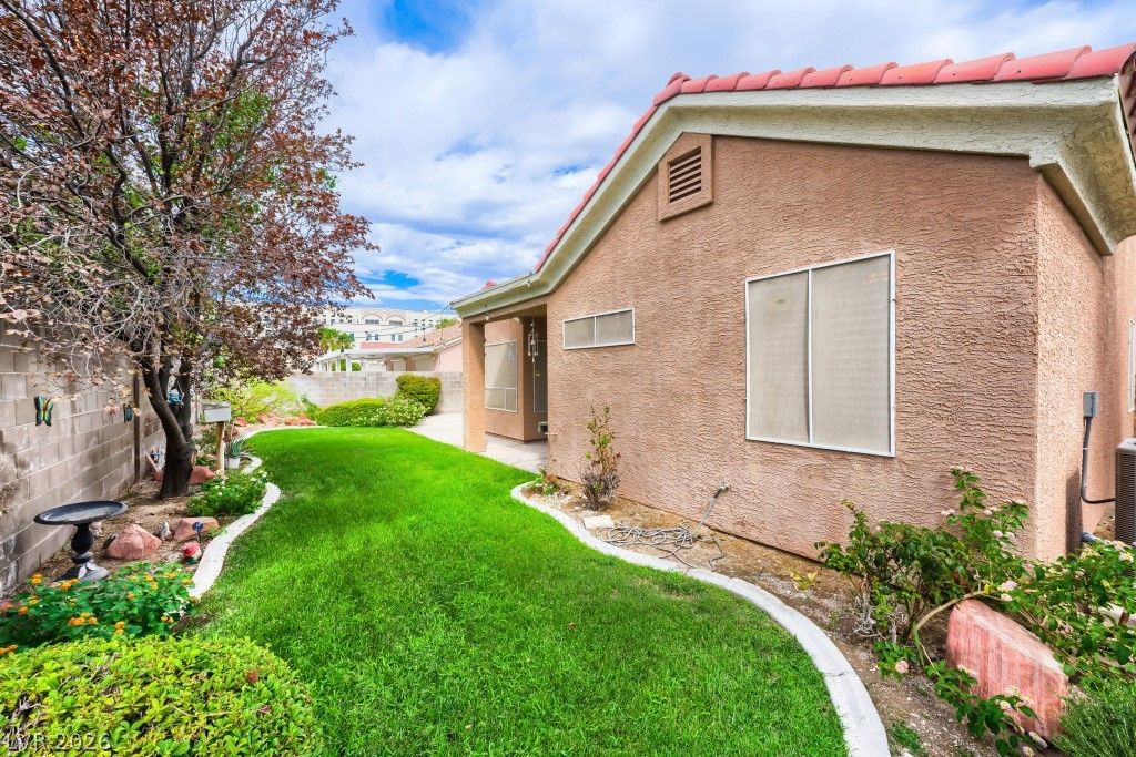 8641 Crest Hill Avenue, Las Vegas, NV 89145 — photo 5