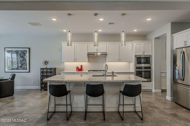 2499 E Rolling Meadow Lane, Green Valley, AZ 85614