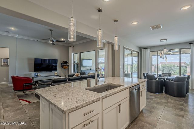 2499 E Rolling Meadow Lane, Green Valley, AZ 85614