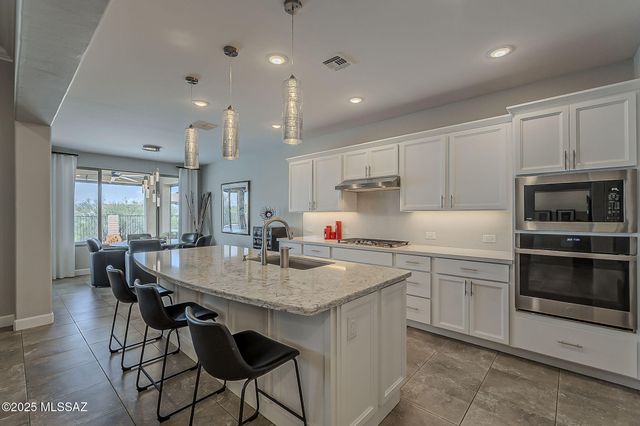 2499 E Rolling Meadow Lane, Green Valley, AZ 85614